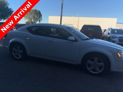 Used 2012 Dodge Avenger SXT image 8