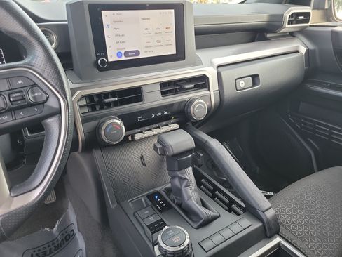 Used 2025 Toyota 4Runner SR5 AWD/4WD image 26