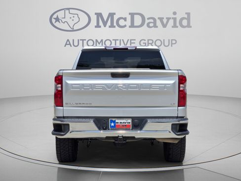 Used 2022 Chevrolet Silverado 1500 LT AWD/4WD image 5