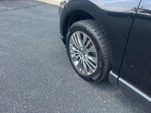 Used 2023 Toyota Venza XLE AWD/4WD image 5