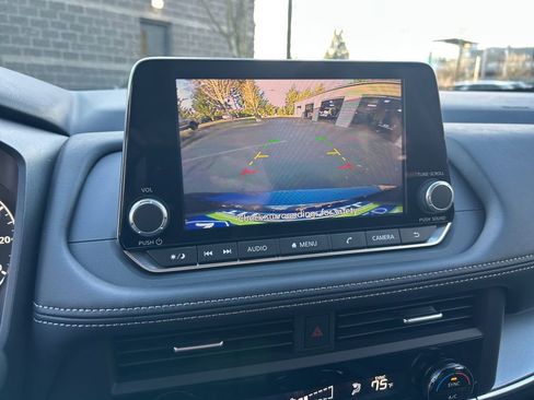 Used 2025 Nissan Rogue SV image 19