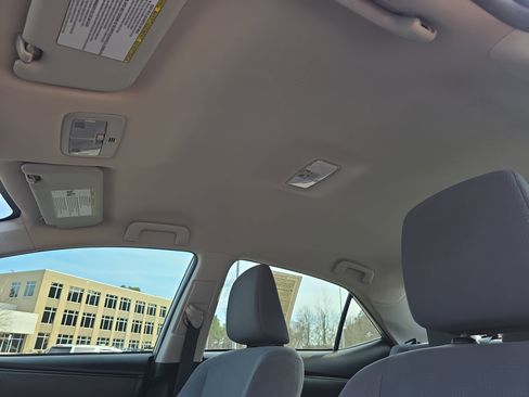 Used 2018 Toyota Corolla L image 30