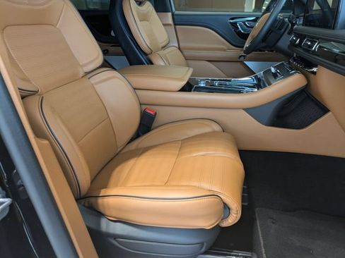 Used 2025 Lincoln Aviator Black Label w/ Jet Appearance Package AWD/4WD image 31