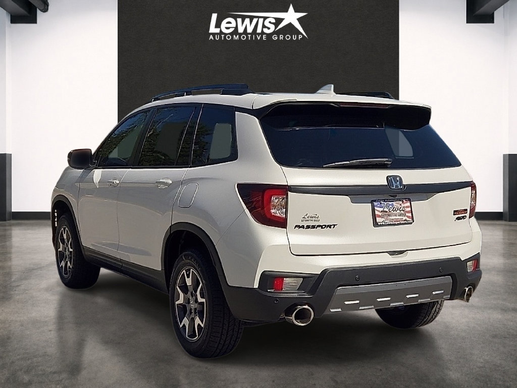 Used 2023 Honda Passport TrailSport image 3