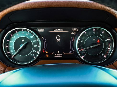 Used 2021 Maserati Levante image 16