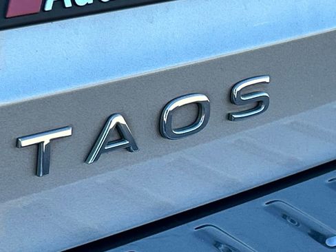Used 2022 Volkswagen Taos SE image 48