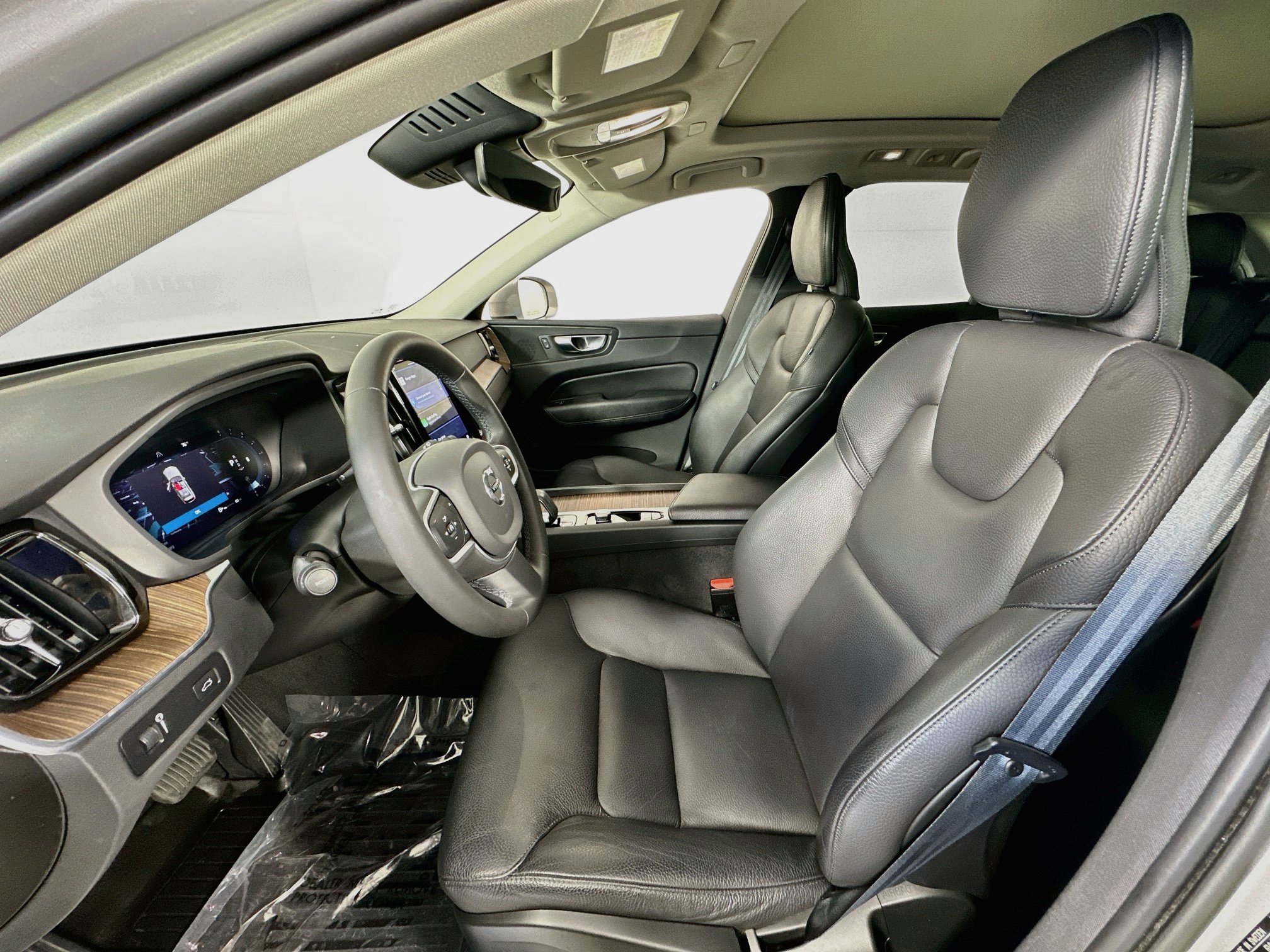 Used 2022 Volvo XC60 B5 Momentum w/ Protection Package Premier FWD image 20