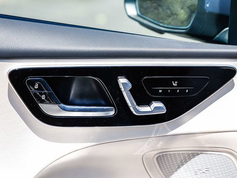 New 2025 Mercedes-Benz C 300 4MATIC Sedan image 22