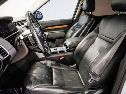 Used 2018 Land Rover Discovery HSE AWD/4WD image 17