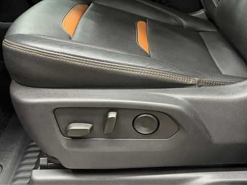 Used 2023 GMC Sierra 1500 AT4 w/ Technology Package image 8