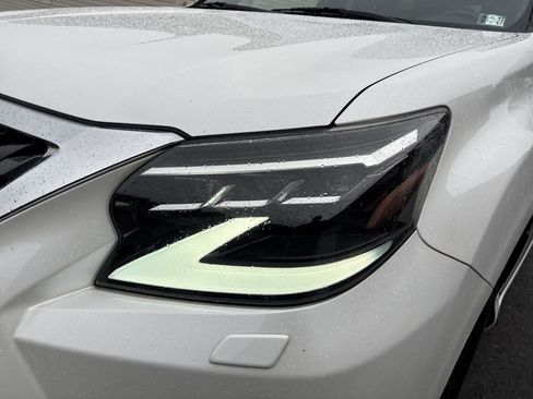 Used 2020 Lexus GX 460 Premium w/ Premium Package image 10