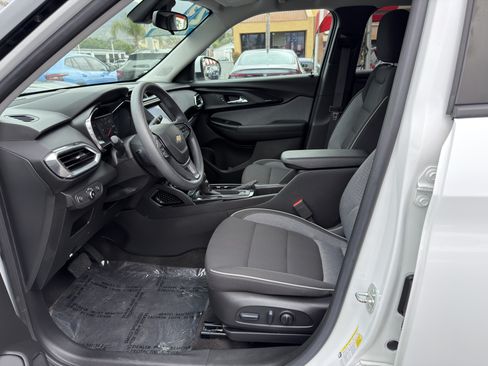 Used 2023 Chevrolet TrailBlazer LT FWD image 19