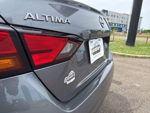 Used 2025 Nissan Altima 2.5 SV FWD image 6