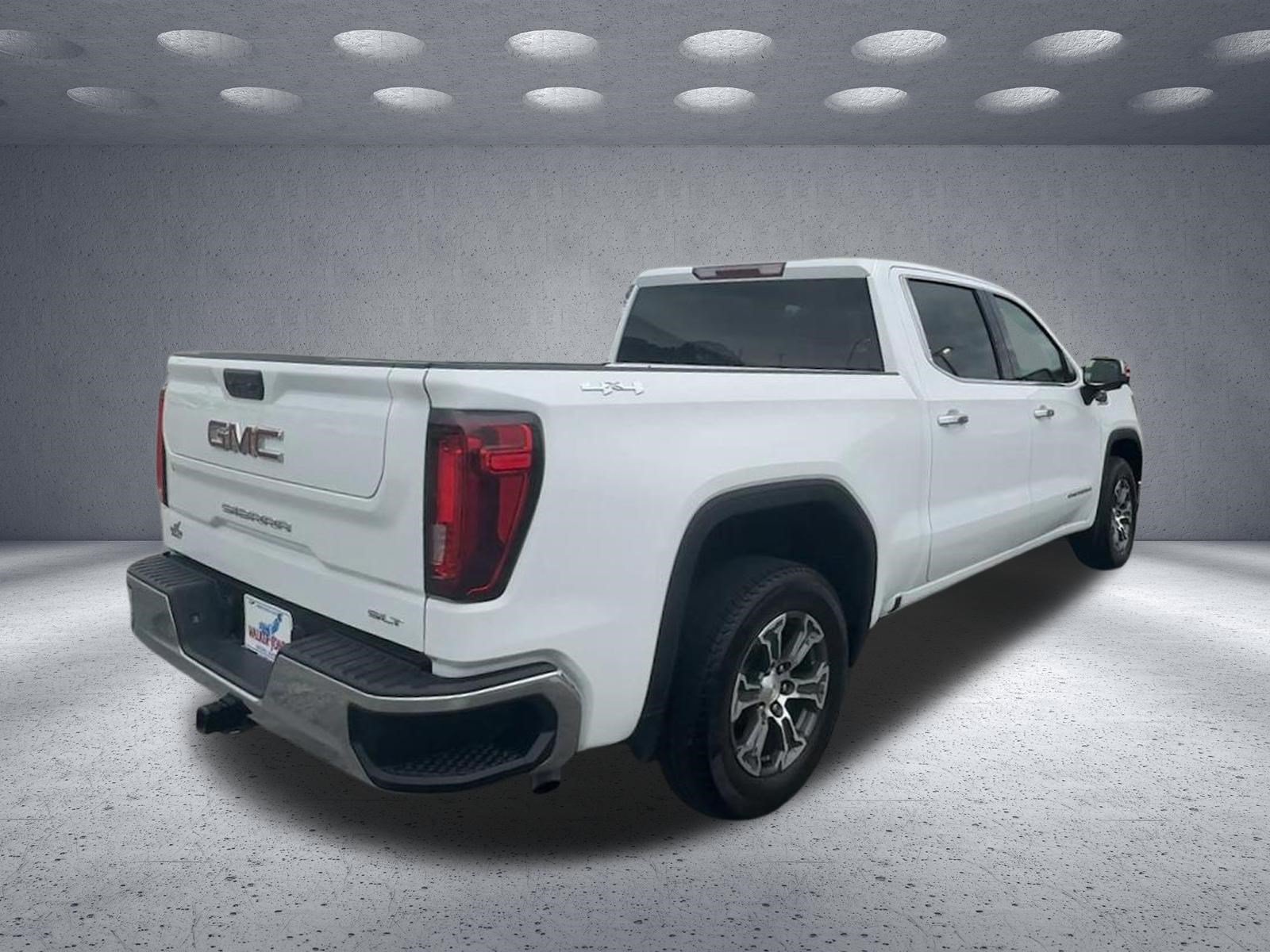 Used 2025 GMC Sierra 1500 SLT AWD/4WD image 5
