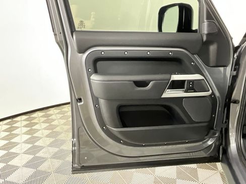 Certified 2024 Land Rover Defender 110 X-Dynamic SE AWD/4WD image 18
