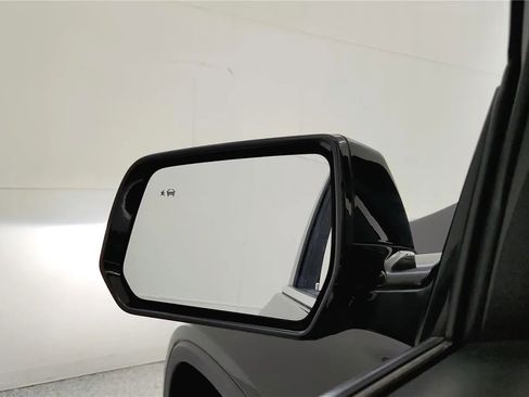 Used 2018 Chevrolet Traverse LT image 29