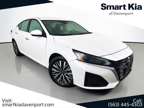 Used 2023 Nissan Altima 2.5 SV image 1