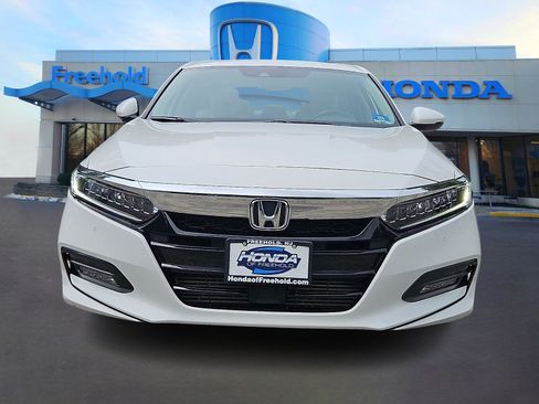 Used 2018 Honda Accord Touring image 2