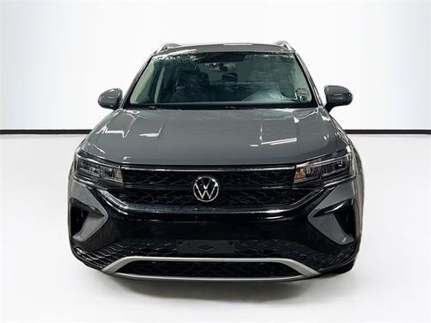 Used 2022 Volkswagen Taos SE image 2