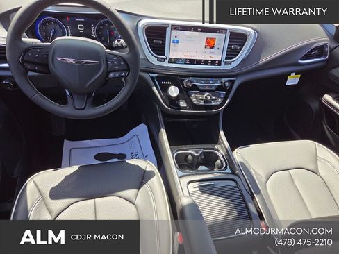New 2026 Chrysler Pacifica Limited w/ S Appearance Package FWD image 11