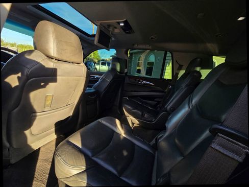 Used 2020 Cadillac Escalade Luxury image 17