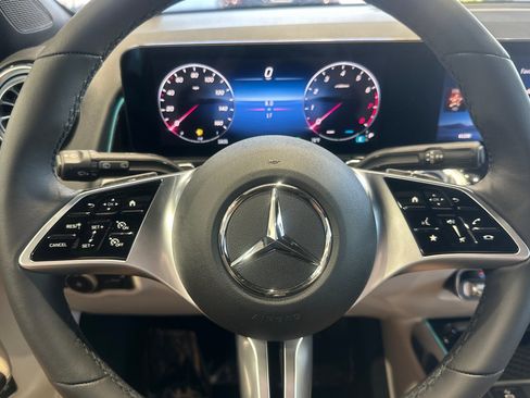 New 2025 Mercedes-Benz GLB 250 4MATIC image 23
