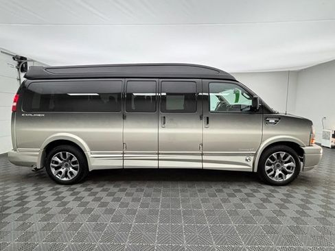 Used 2022 GMC Savana 2500 Extended w/ Enhanced Convenience Package RWD image 6