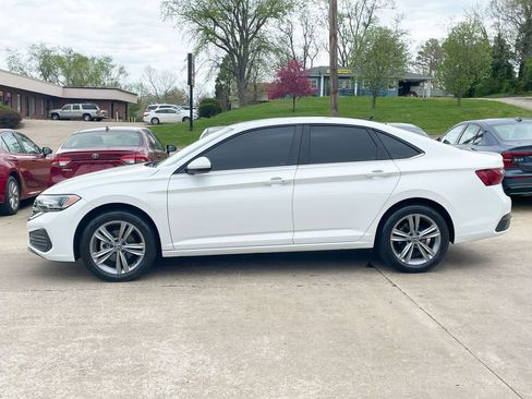 Used 2022 Volkswagen Jetta SE image 3