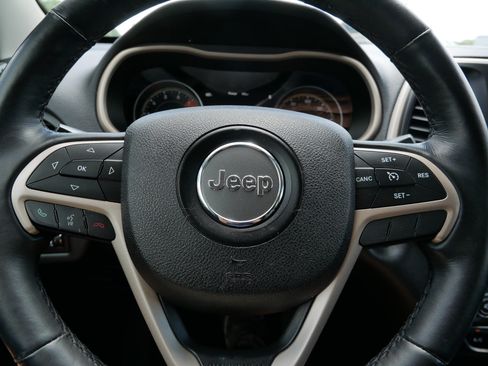 Used 2016 Jeep Cherokee Limited AWD/4WD image 25