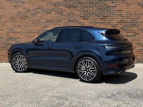 New 2025 Porsche Cayenne GTS image 3