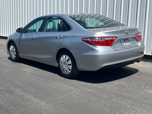 Used 2017 Toyota Camry LE FWD image 4
