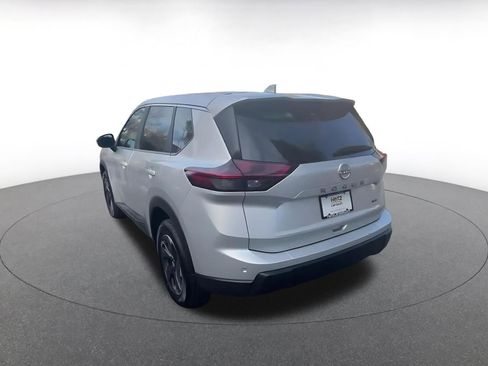 Used 2025 Nissan Rogue SV image 11