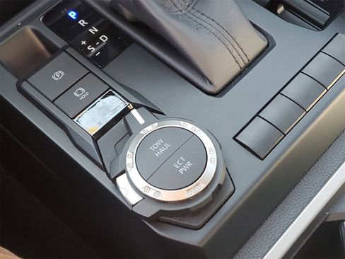 Certified 2025 Toyota Tacoma SR5 image 28