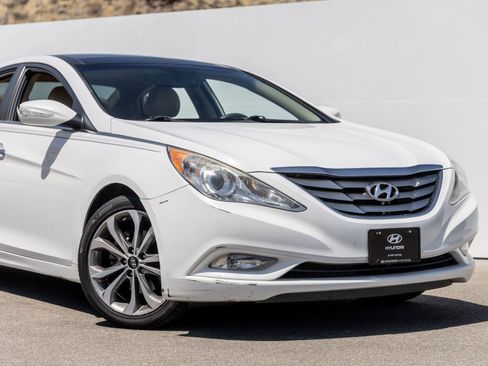 Used 2013 Hyundai Sonata Limited w/ Premium Pkg FWD image 3
