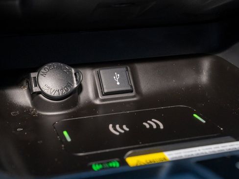 Certified 2022 Toyota RAV4 XLE Premium image 9