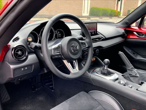 Certified 2023 MAZDA MX-5 Miata Club w/ Weather Package RWD image 18