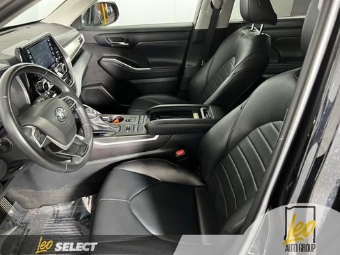 Used 2022 Toyota Highlander XLE image 10
