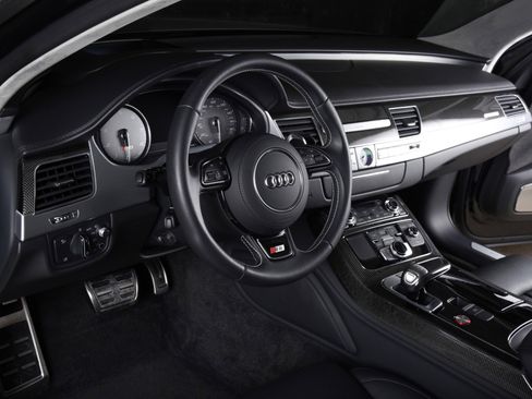 Used 2015 Audi S8 image 4