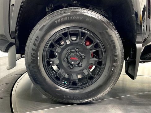 Certified 2025 Toyota Tacoma SR5 AWD/4WD image 10
