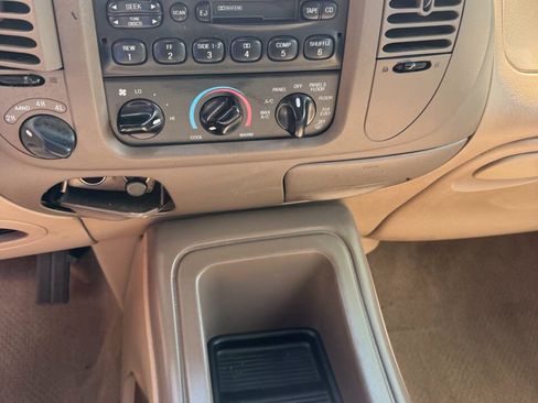 Used 1997 Ford Expedition XLT AWD/4WD image 9