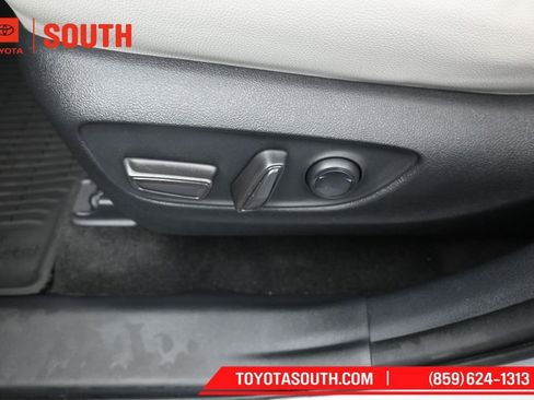 Used 2024 Toyota Grand Highlander AWD image 25