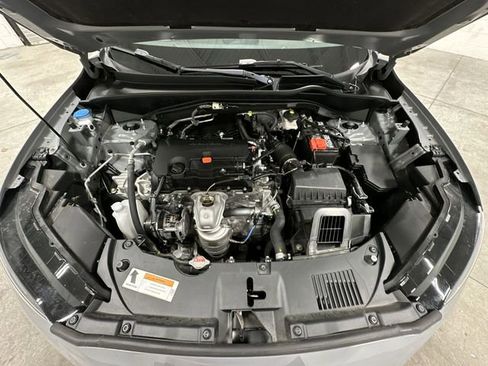 Used 2025 Honda HR-V Sport image 18