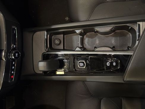 Used 2025 Volvo XC60 B5 Plus image 35