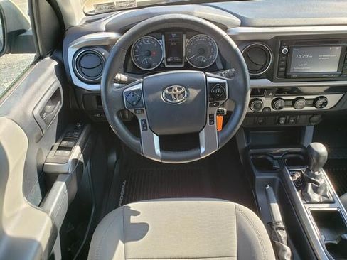 Used 2018 Toyota Tacoma SR5 AWD/4WD image 16