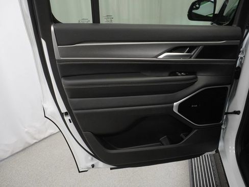 New 2026 Jeep Grand Wagoneer Limited image 30