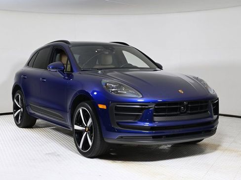 Certified 2024 Porsche Macan image 9