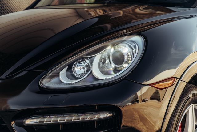 Used 2012 Porsche Cayenne Turbo AWD/4WD image 39