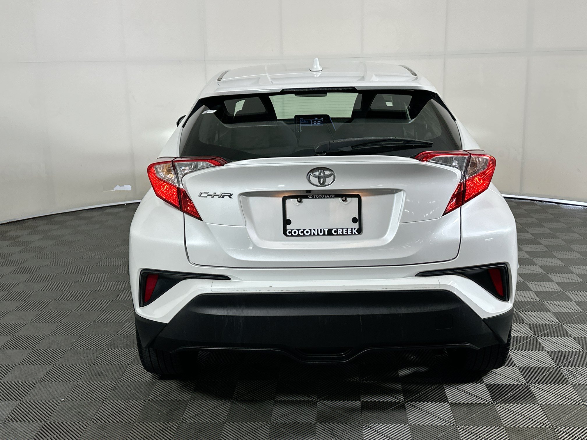 Used 2022 Toyota C-HR XLE FWD image 4