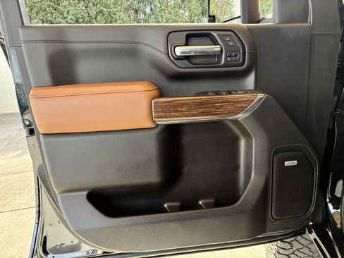 Used 2023 Chevrolet Silverado 2500 High Country w/ LPO, Hitch Package image 9