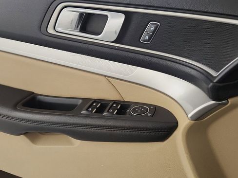 Used 2016 Ford Explorer XLT w/ Equipment Group 202A image 15